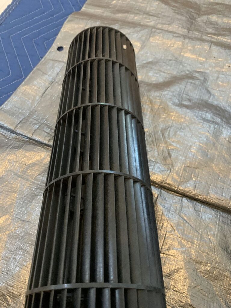 汚れている三菱電機のエアコンの送風ファン