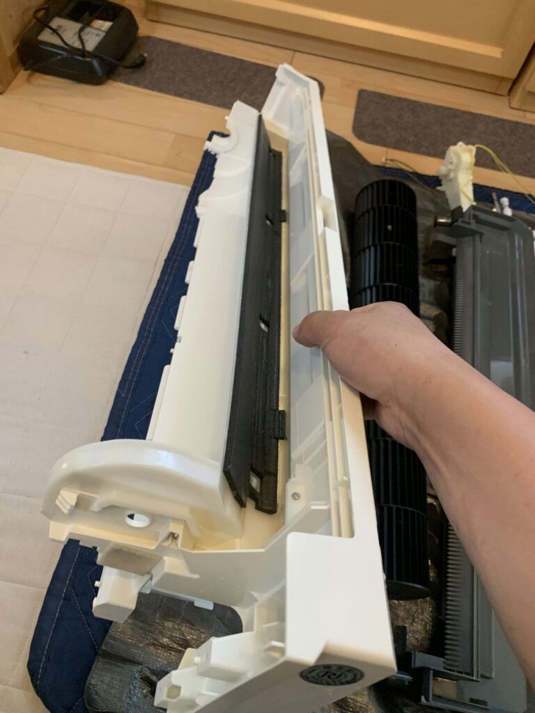 綺麗になった三菱電機のエアコンのドレンパン