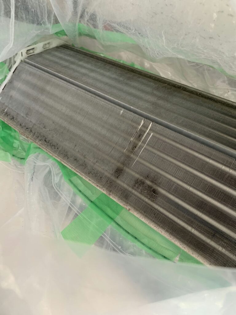 汚れている三菱電機のエアコンの熱交換器