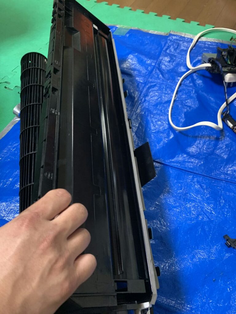 綺麗になった東芝のエアコンのケーシング