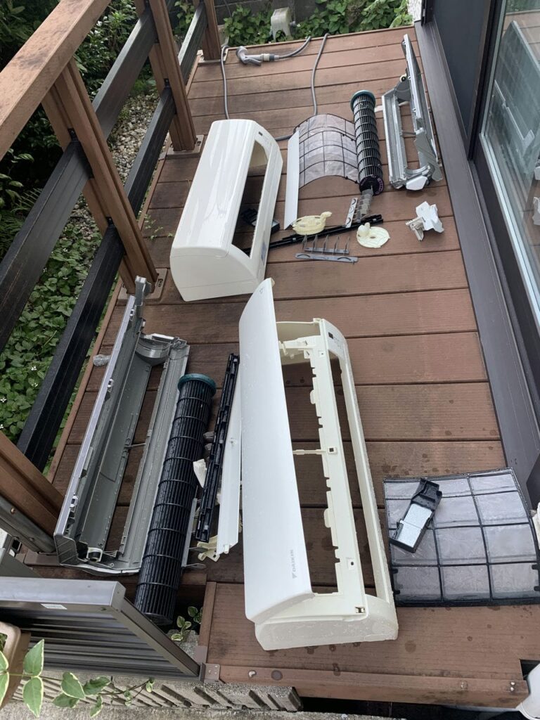 エアコン完全分解洗浄の施工事例：ダイキン（DAIKIN）型番：F56NTEP-Wのアイキャッチ画像