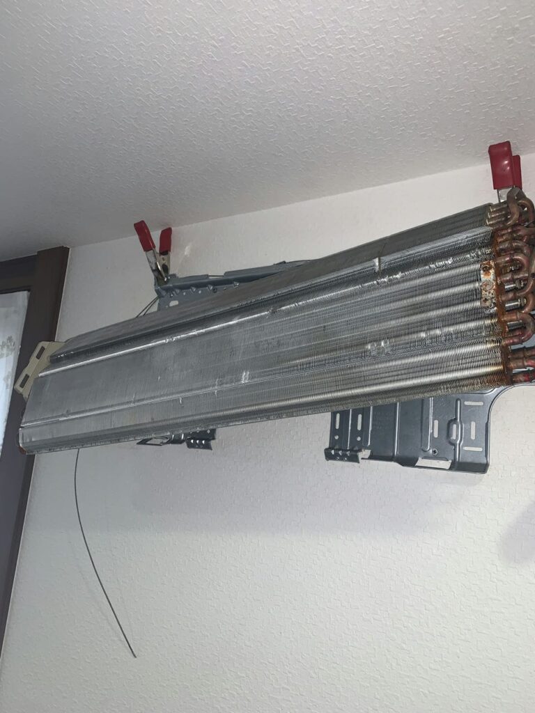 エアコン完全分解洗浄の施工事例：ダイキン（DAIKIN）型番：F56NTEP-Wのアイキャッチ画像