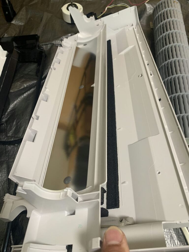 綺麗になった日立のエアコンのドレンパン