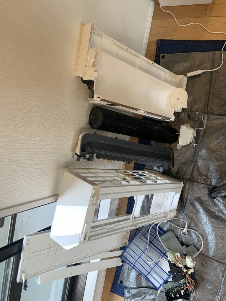綺麗になった完全分解された三菱電機のエアコン