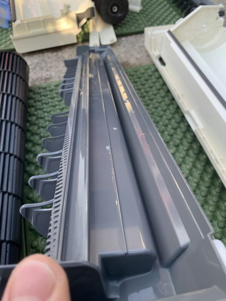 綺麗になった三菱電機のエアコンのドレンパン