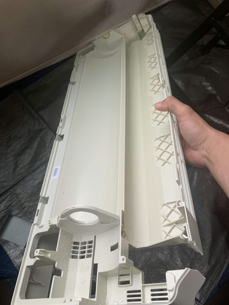 綺麗になったシャープのエアコンのドレンパン