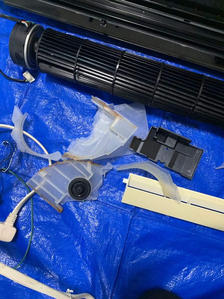 綺麗になった東芝のエアコンのフィルター部品