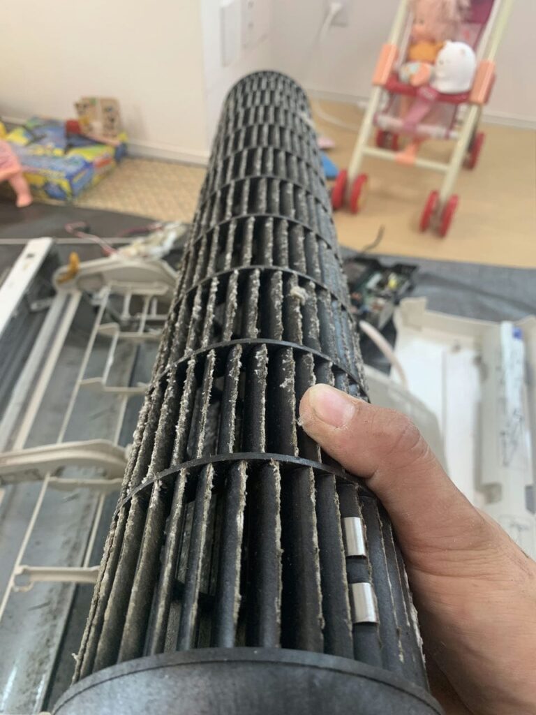 汚れているダイキンのエアコンの送風ファン