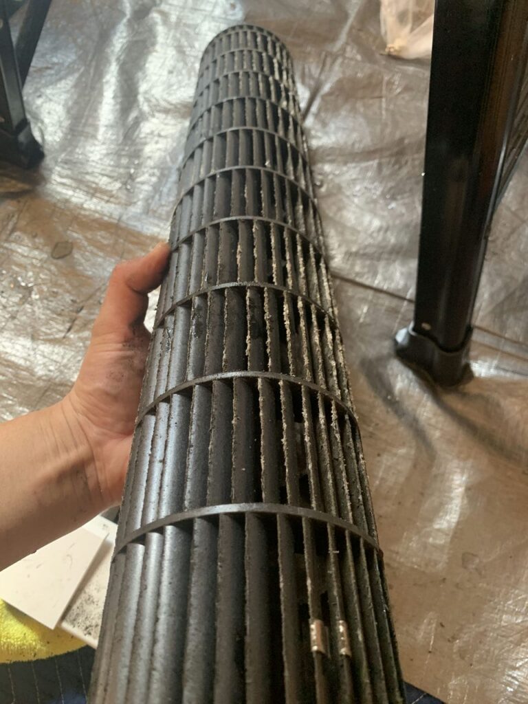 汚れている富士通のエアコンの送風ファン