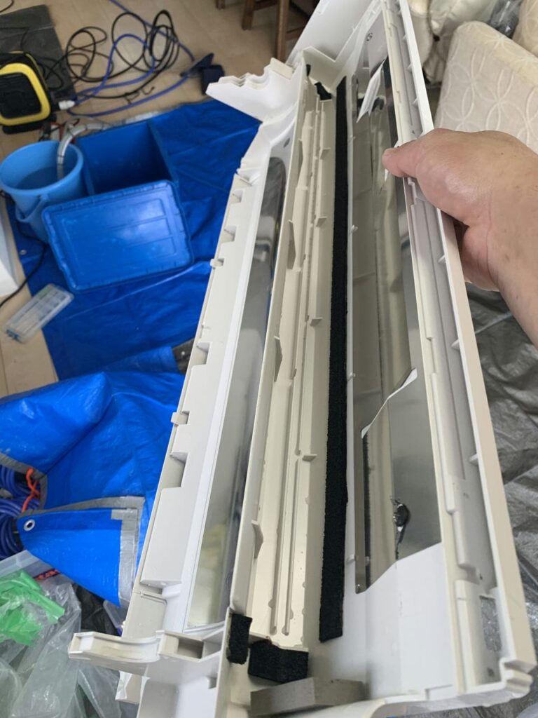 綺麗になった日立のエアコンのケーシング