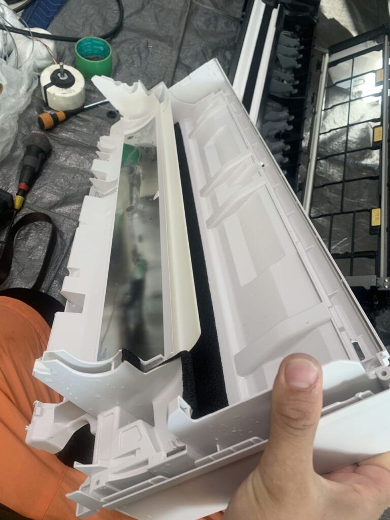 綺麗になった日立のエアコンのドレンパン