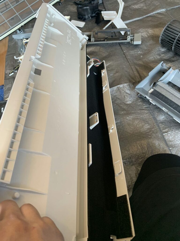 綺麗になった日立のエアコンのドレンパン
