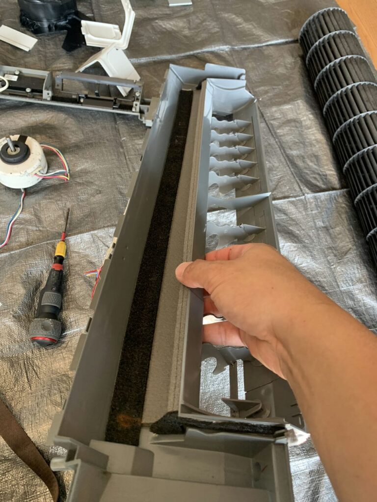 綺麗になった日立のエアコンのドレンパン