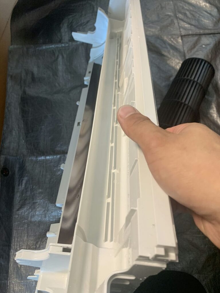 綺麗になった日立のエアコンのドレンパン