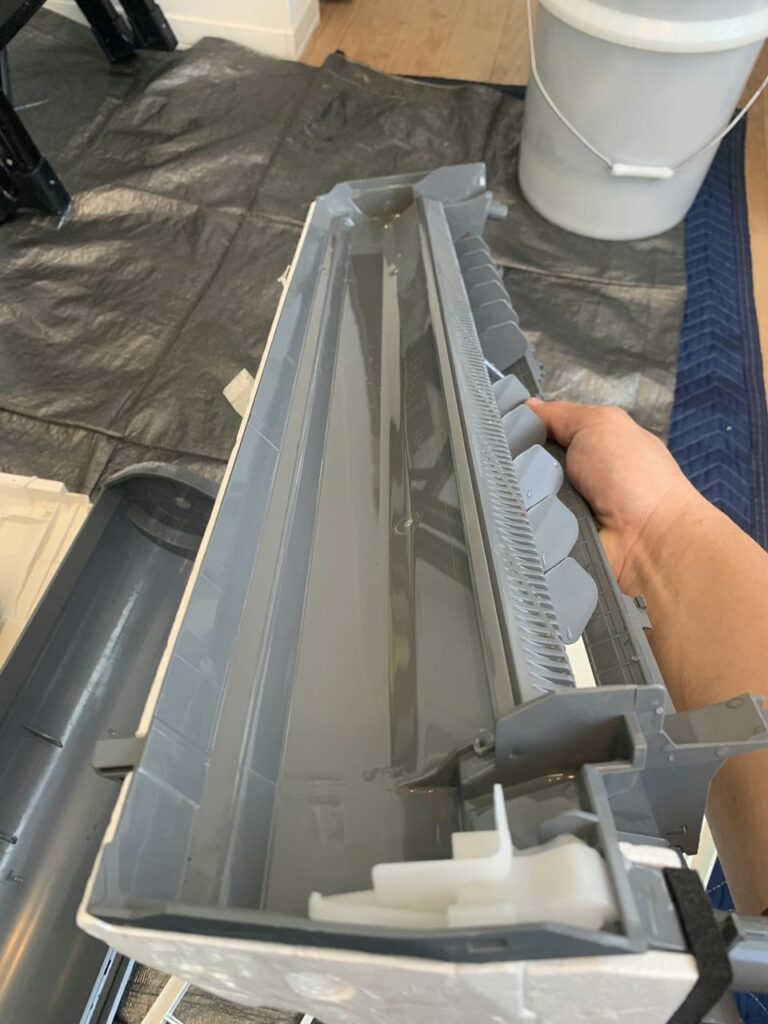 綺麗になった三菱電機のエアコンのドレンパン