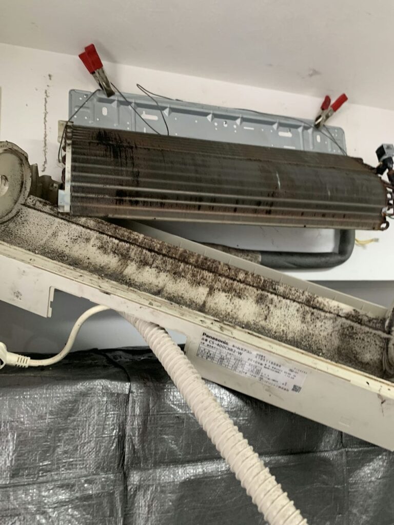 汚れているパナソニックのエアコンの熱交換器