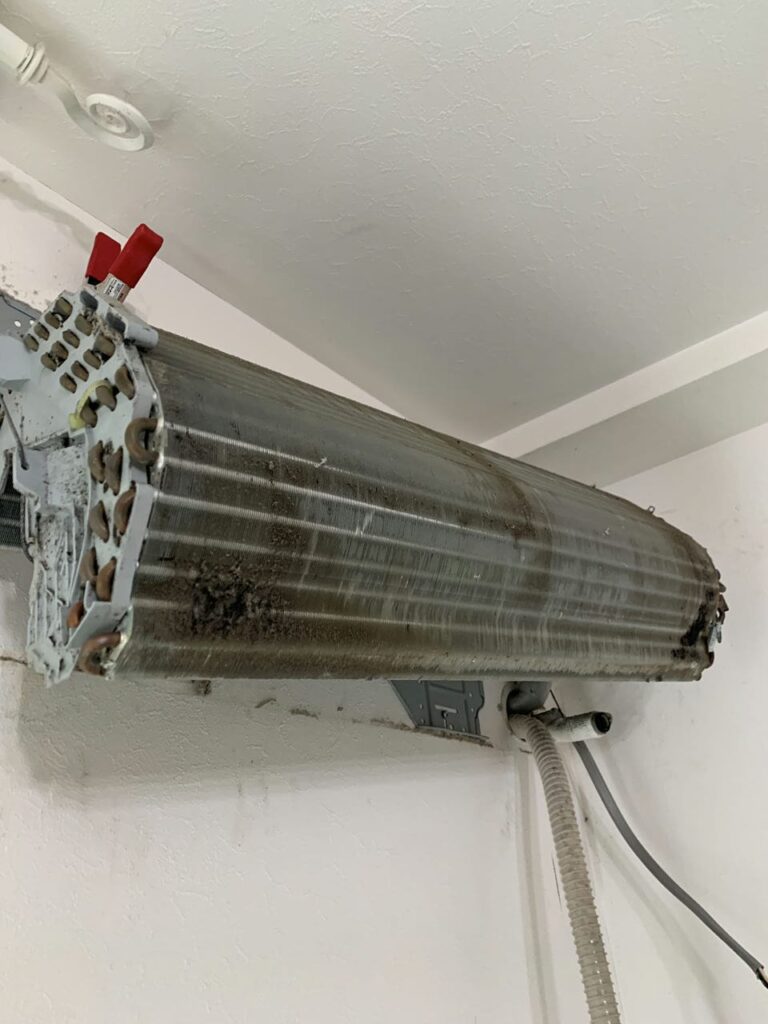 汚れているパナソニックのエアコンの熱交換器