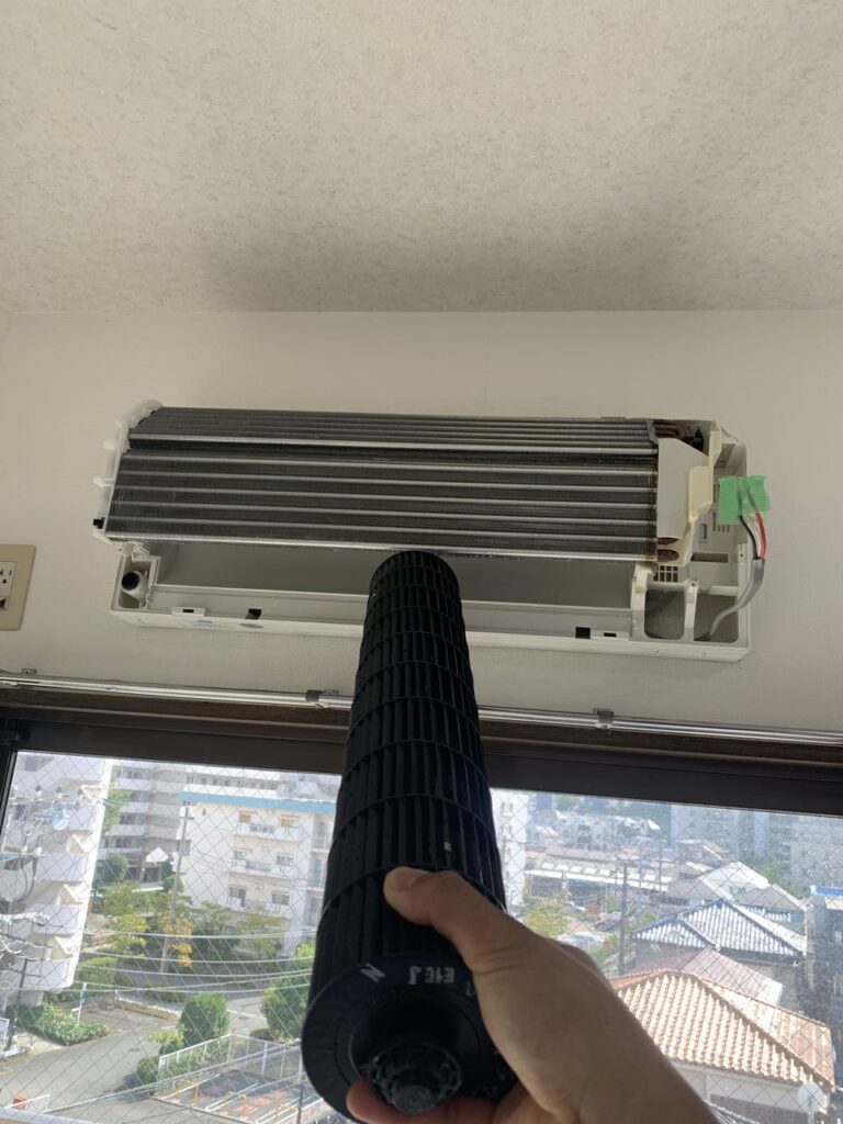 綺麗になったシャープのエアコンの熱交換器と送風ファン