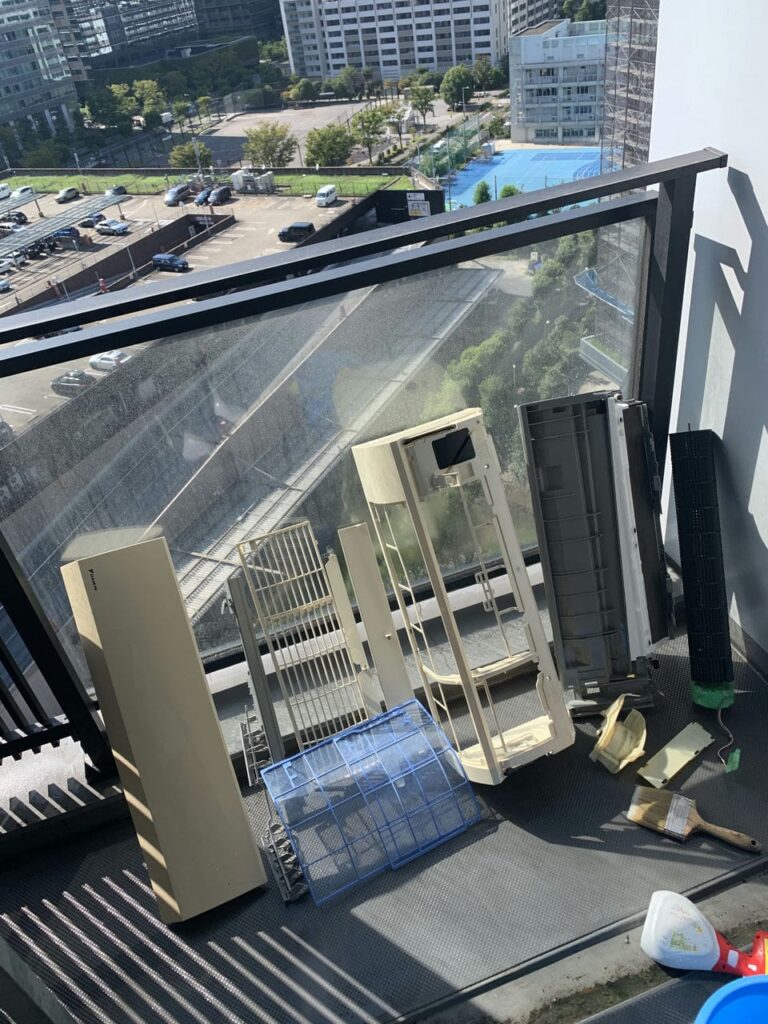 綺麗になった完全分解されたダイキンのエアコン