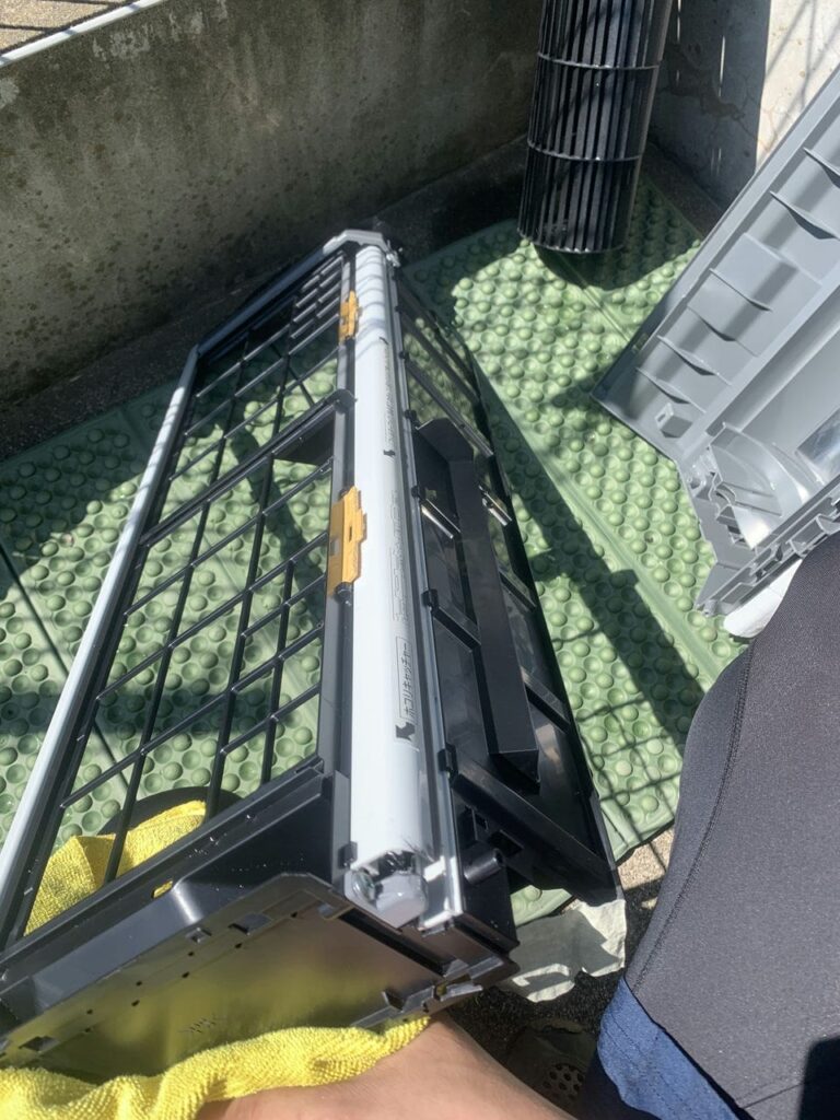 綺麗になった日立のエアコンのフィルター