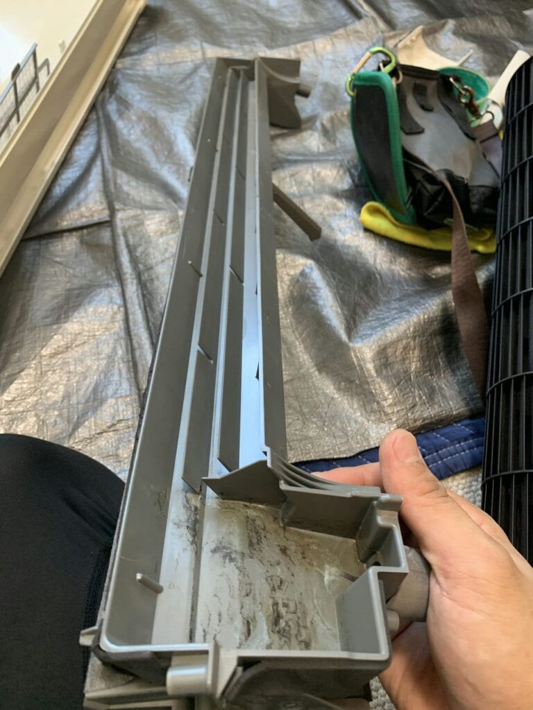 綺麗になった日立のエアコンの部品