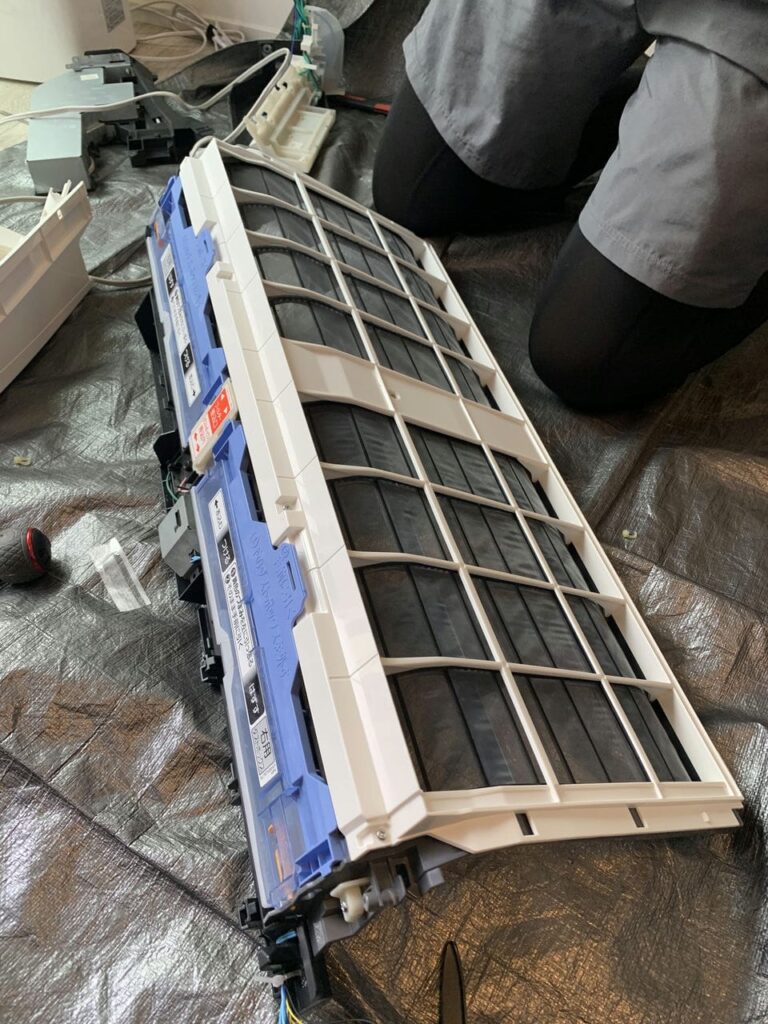 綺麗になった三菱電機のエアコンのフィルター部品