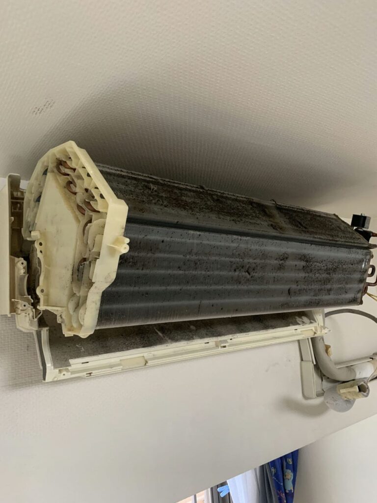 汚れている三菱電機のエアコンの熱交換器