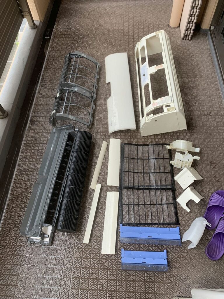 綺麗になった完全分解された三菱電機のエアコン
