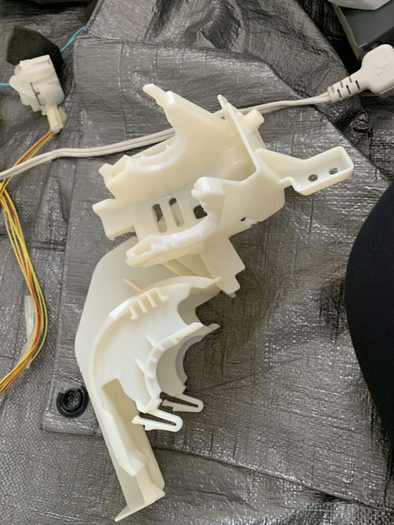 綺麗になった三菱電機のエアコンのフィルター部品