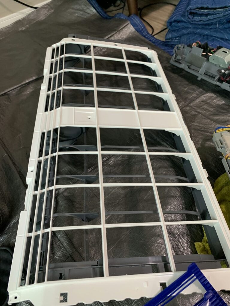 綺麗になった三菱電機のエアコンのフィルター部品