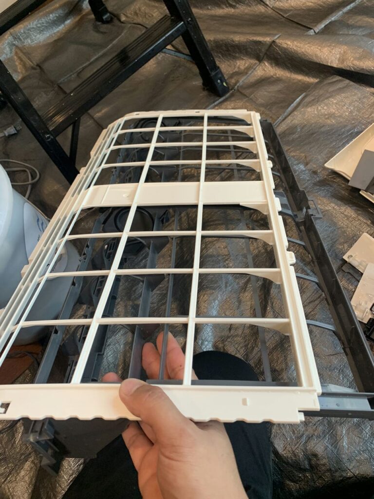 綺麗になった三菱電機のエアコンのフィルター部品