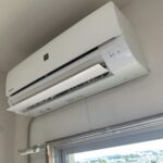 型番AY-N22TDのシャープのエアコンの外観
