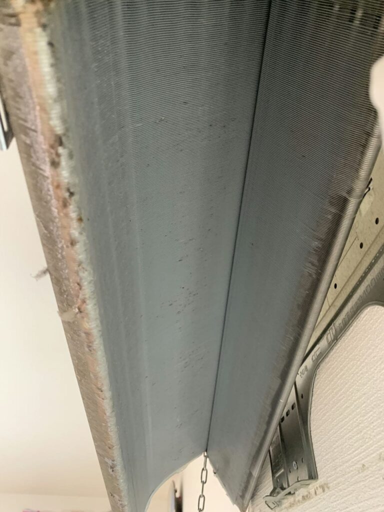 汚れている東芝のエアコンの熱交換器