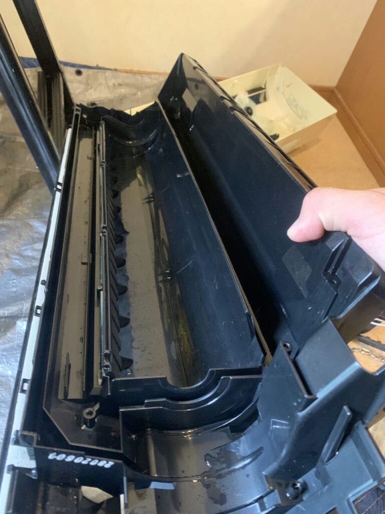 綺麗になった東芝のエアコンのドレンパン