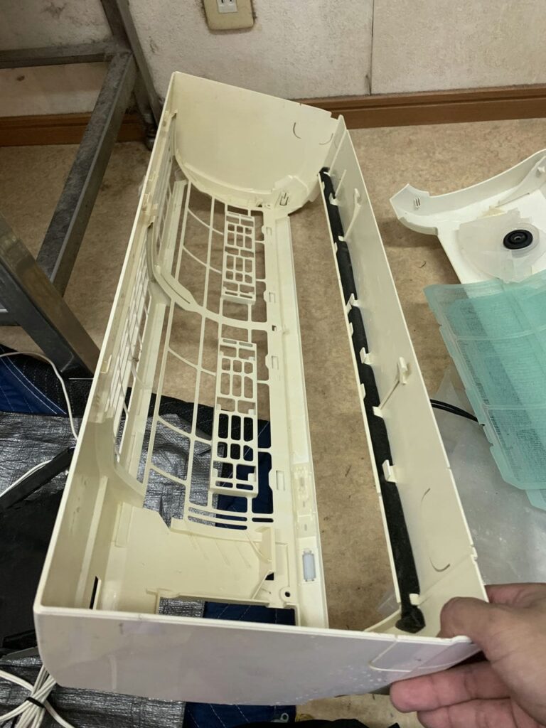 綺麗になった東芝のエアコンのケーシング