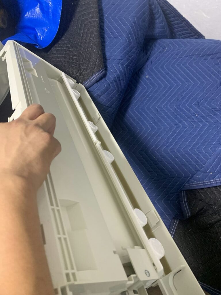 綺麗になったコロナのエアコンの前面パネル