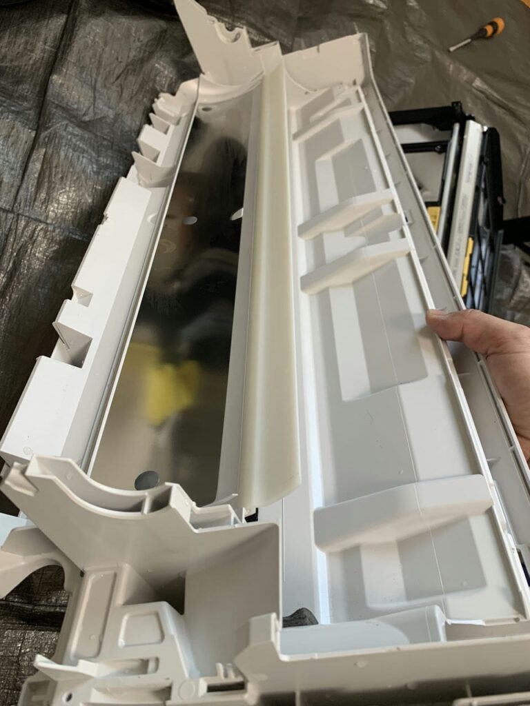 綺麗になった日立のエアコンのドレンパン