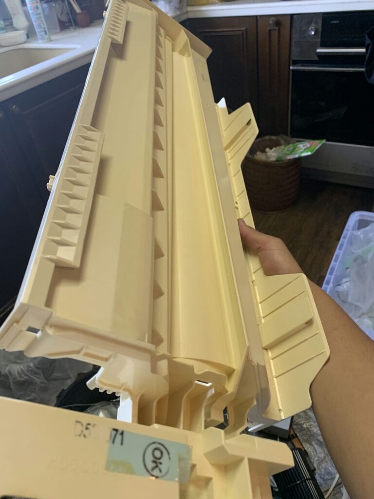綺麗になったナショナルエアコンのケーシング