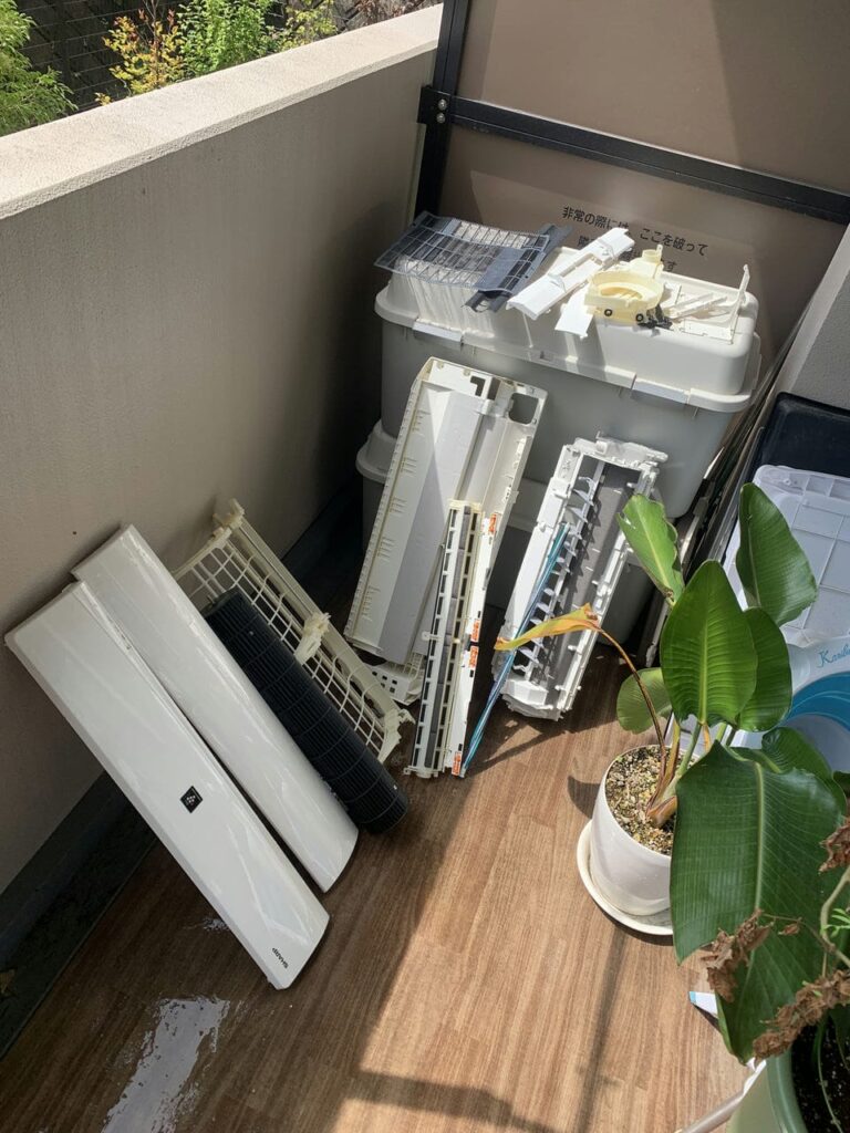 綺麗になったシャープの完全分解の様子