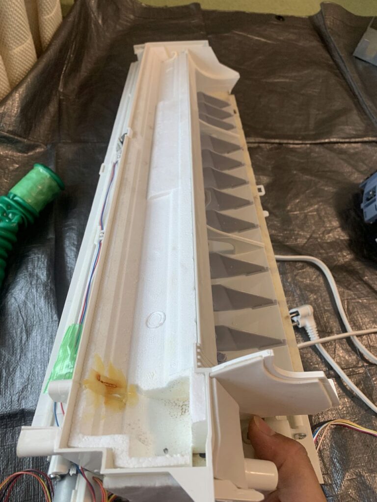 綺麗になったシャープのエアコンのドレンパン