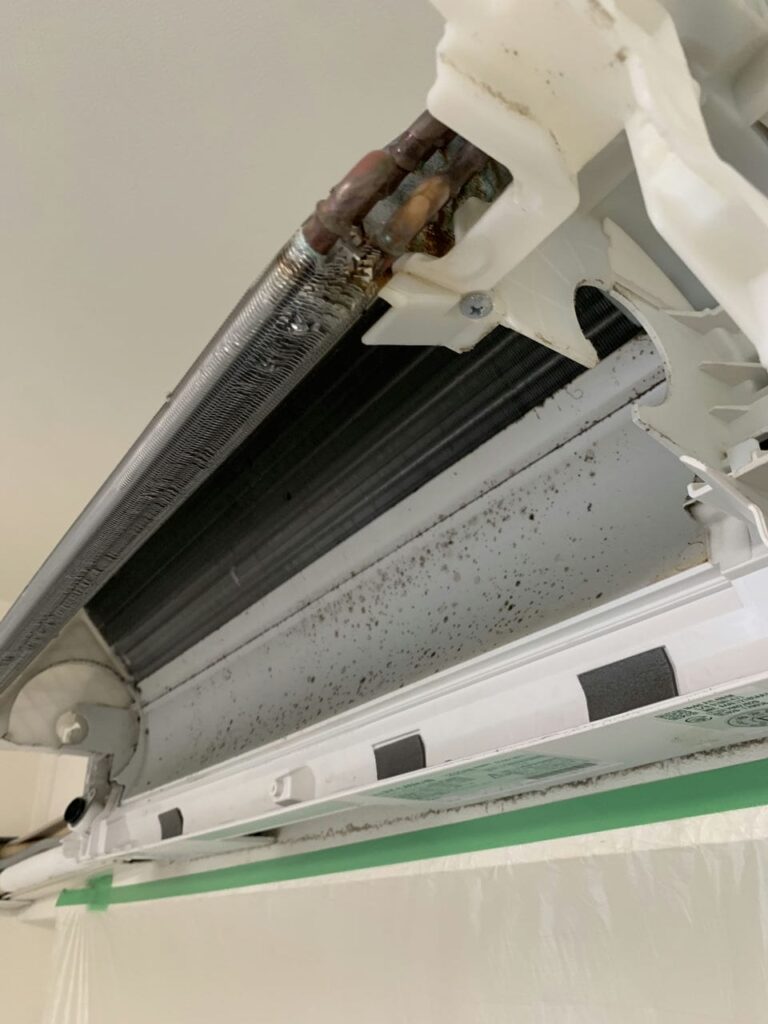 汚れているシャープのエアコンの熱交換器