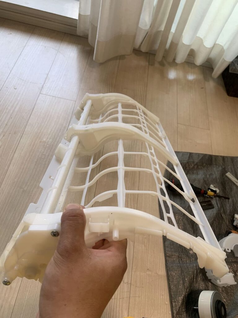 綺麗になったシャープのエアコンのフィルター部品