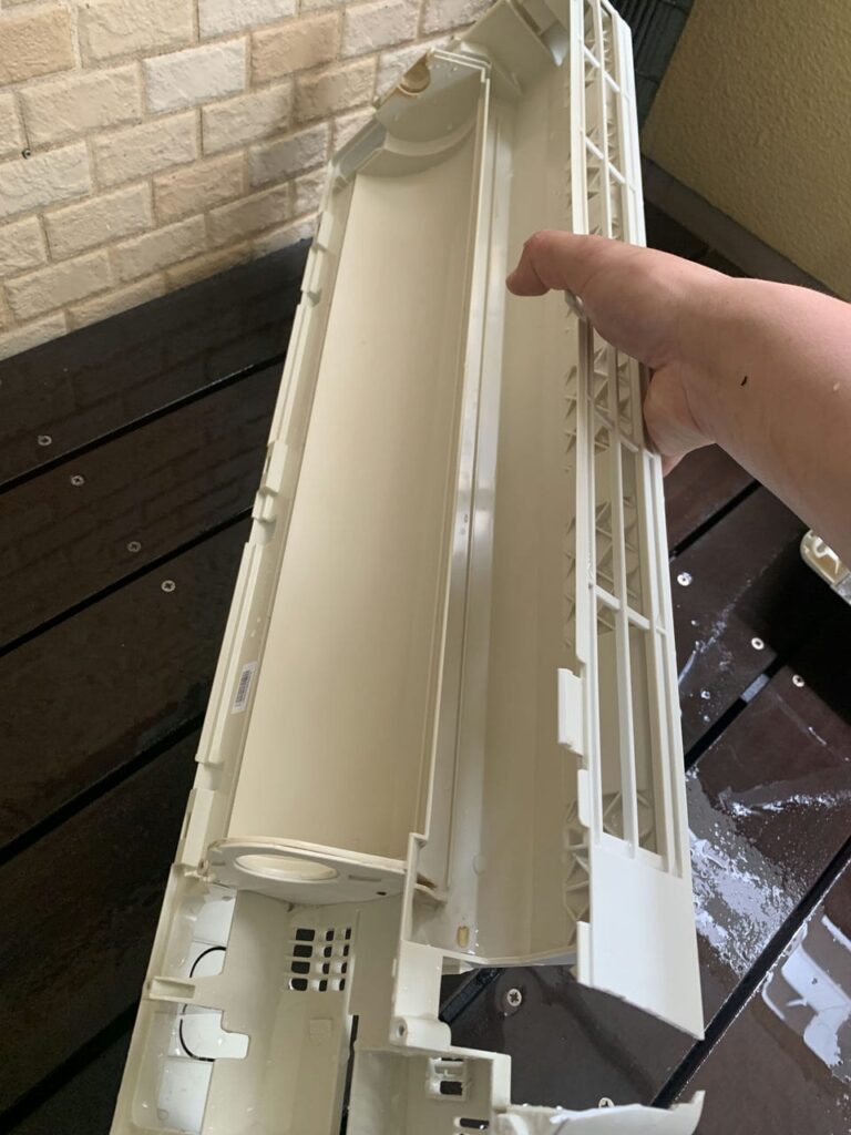 綺麗になったシャープのエアコンのドレンパン