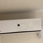 型番AC-28LFTのシャープのエアコンの外観