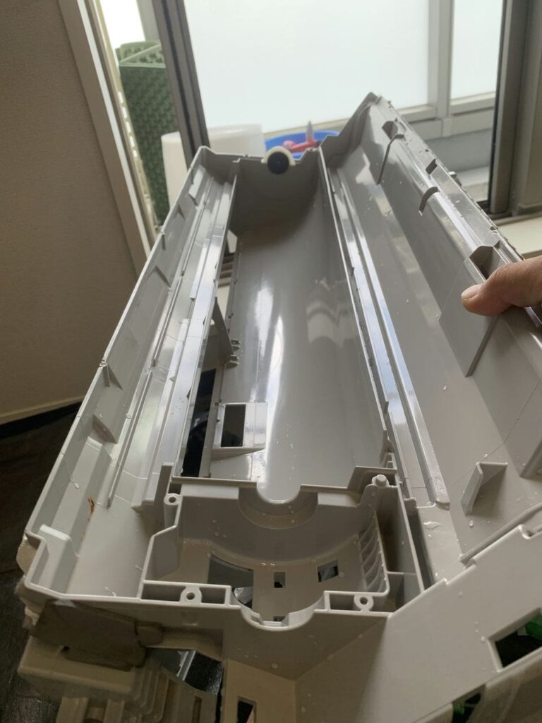 綺麗になったシャープのエアコンのドレンパン