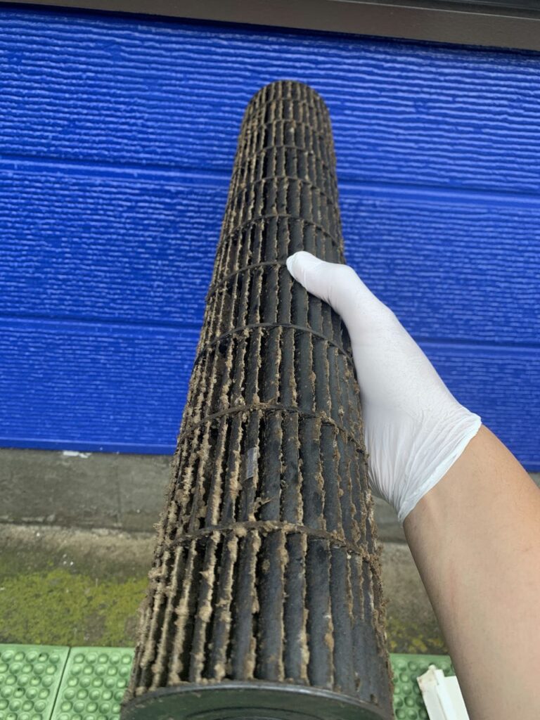 汚れているシャープのエアコンの送風ファン