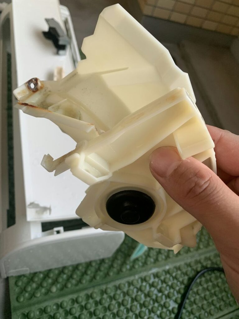 綺麗になった東芝のエアコンのフィルター部品