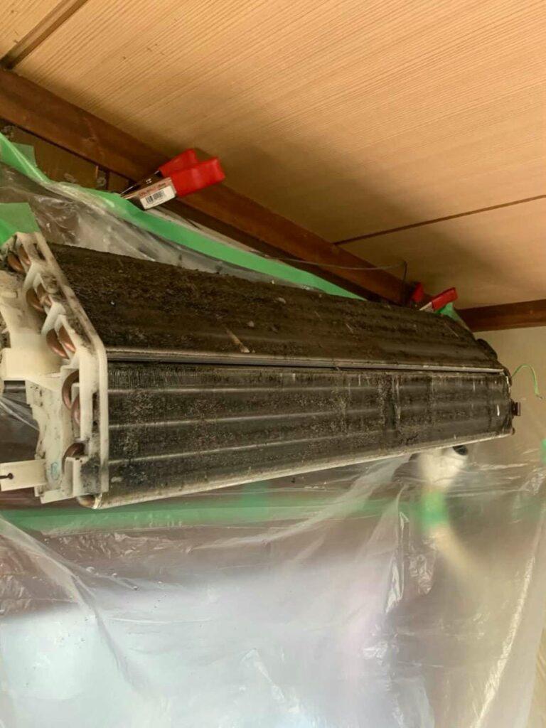 ホコリまみれの熱交換器
