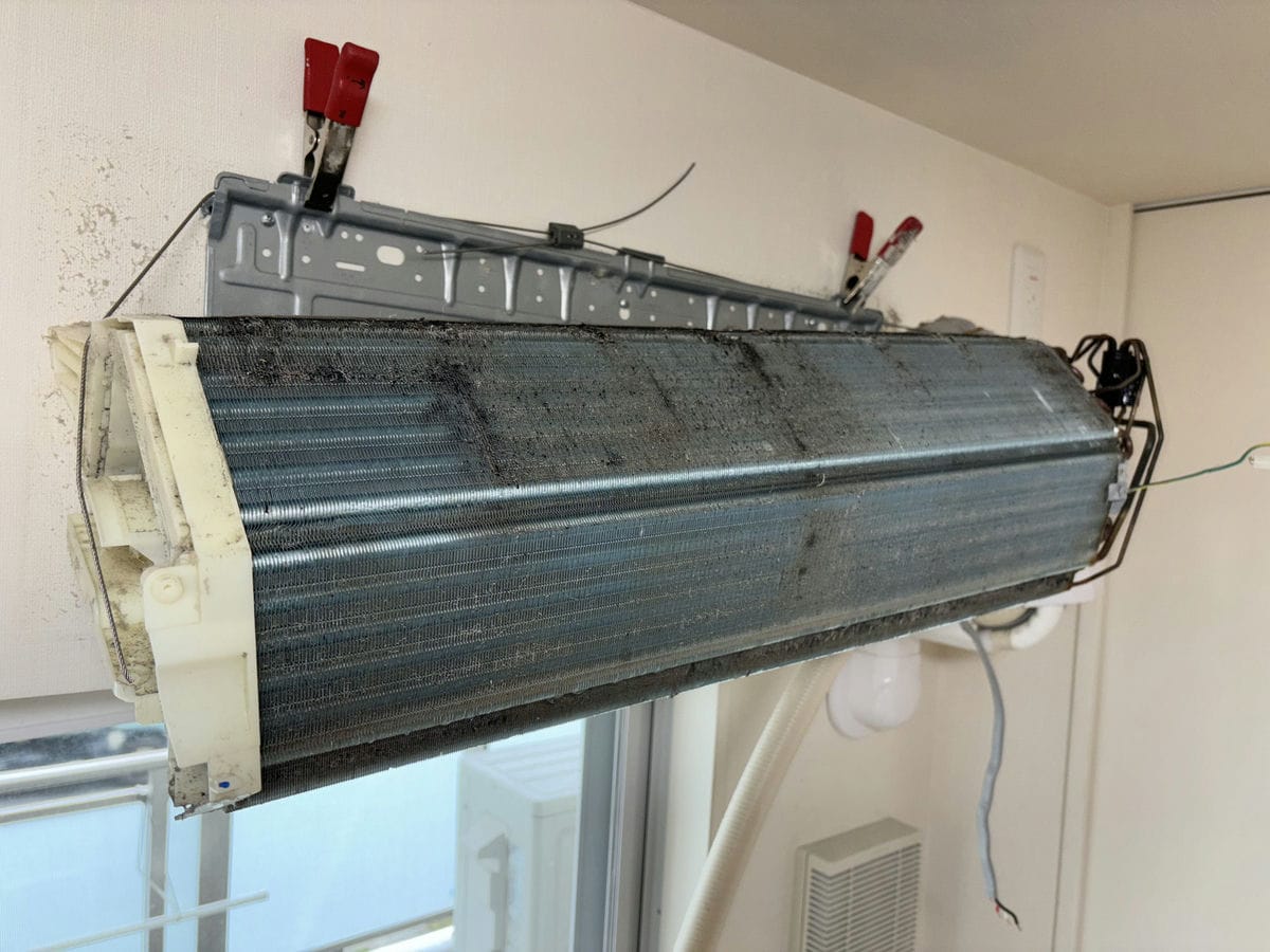 洗浄前の熱交換器正面