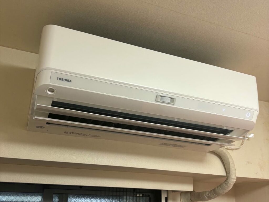 I様宅で完全分解クリーニングが終わったエアコン全体